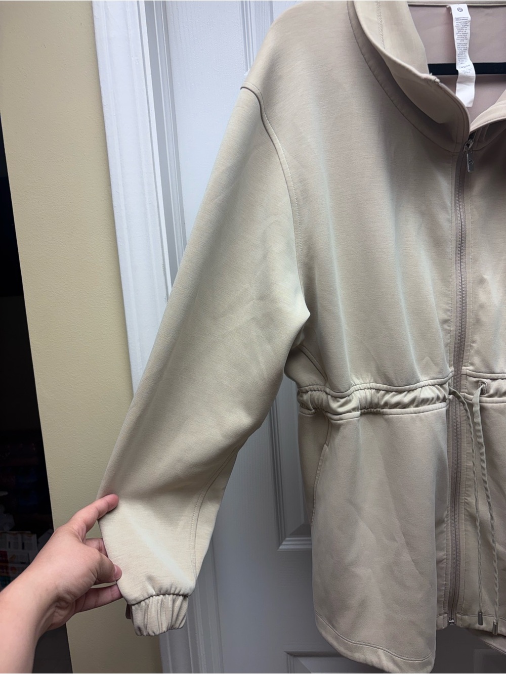 Lululemon Softstreme Cinch-Waist Full-Zip Jacket Bone Beige Size 14 - Picture 5 of 10